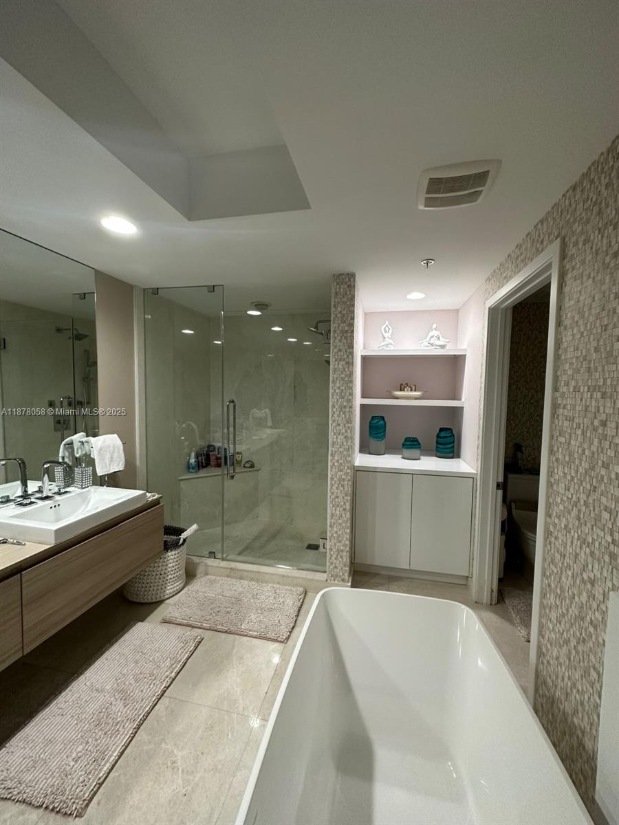 MARINA PALMS RESIDENCES N - Residential Lease