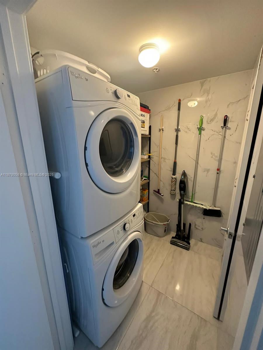 MARINA PALMS RESIDENCES N - Residential Lease