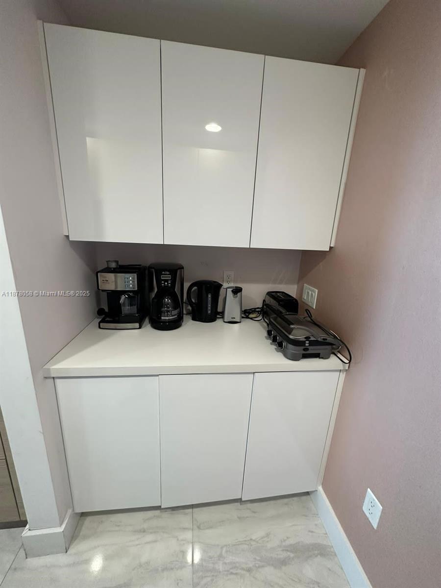 MARINA PALMS RESIDENCES N - Residential Lease