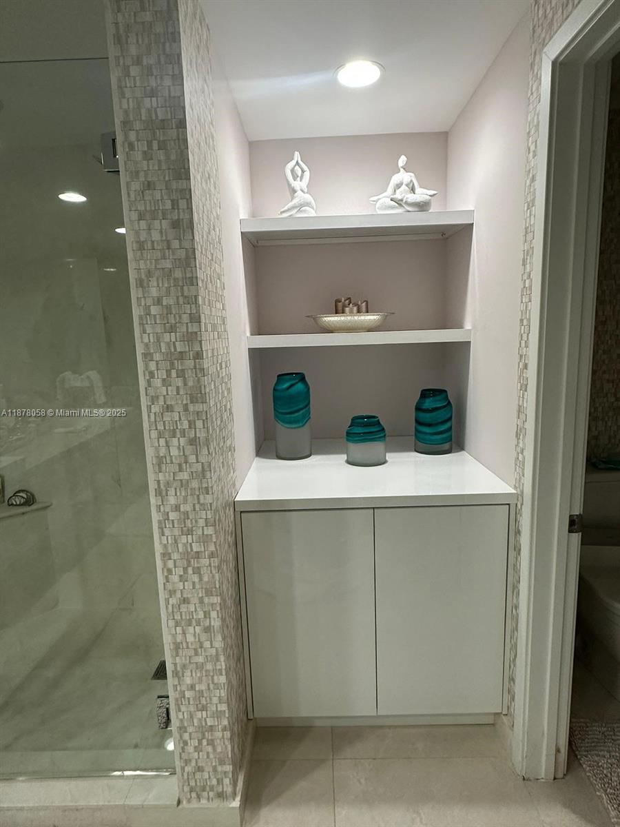 MARINA PALMS RESIDENCES N - Residential Lease