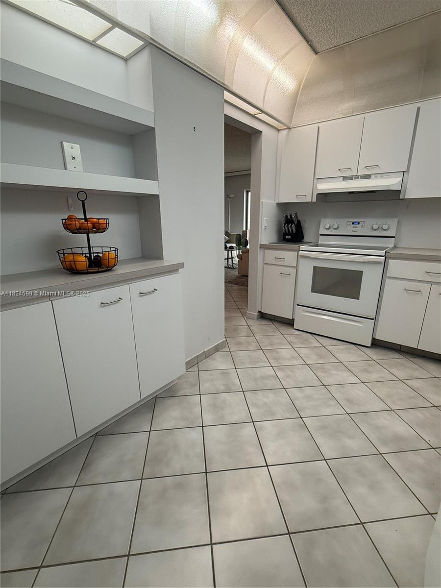 HILLCREST EAST NO 26 COND - Residential