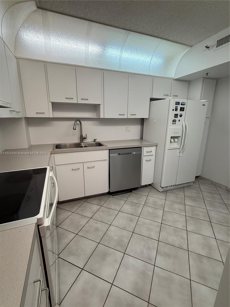 HILLCREST EAST NO 26 COND - Residential