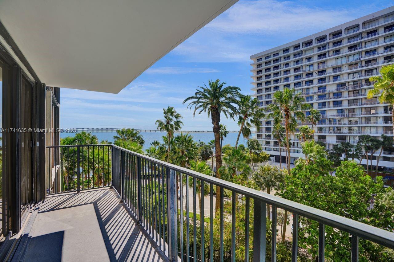 Property for Sale at 1450 Brickell Bay Dr 503, Miami, Broward County, Florida - Bedrooms: 2 
Bathrooms: 2  - $525,000