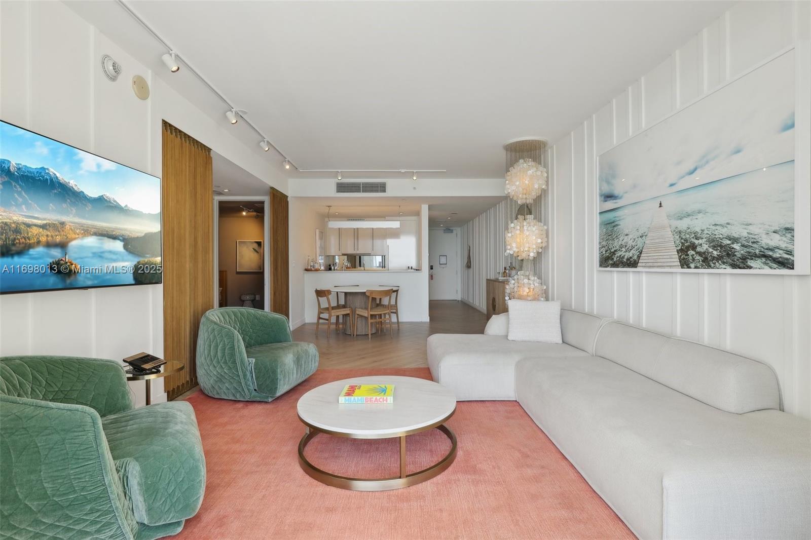 2201 Collins Ave 1015