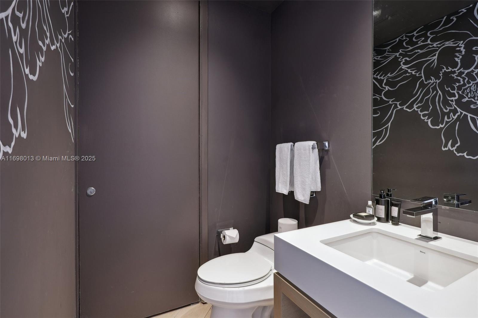 2201 COLLINS AVE CONDO - Residential