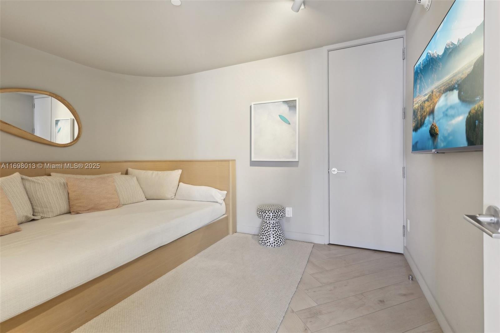 2201 COLLINS AVE CONDO - Residential