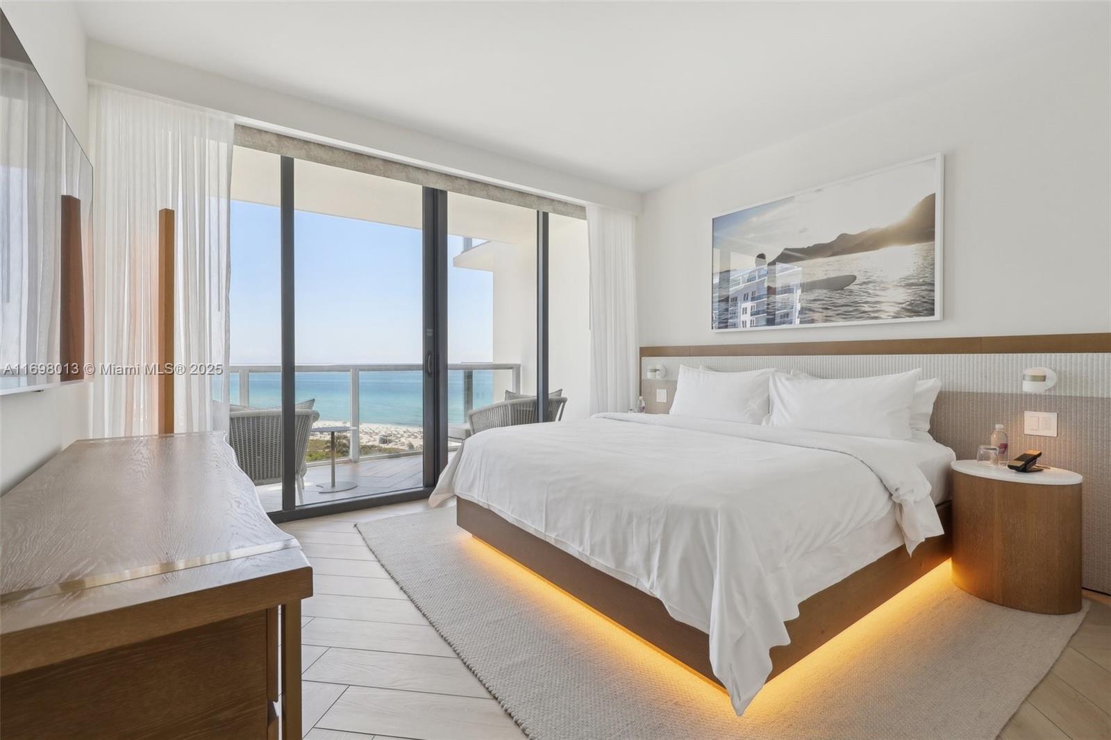2201 Collins Ave 1015