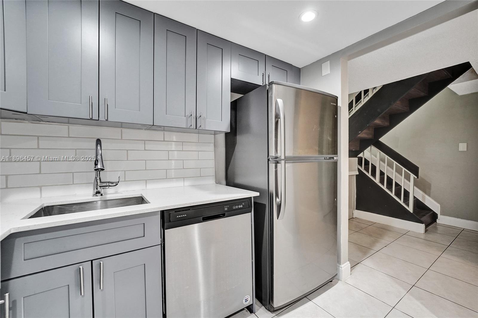 LAFAYETTE CONDO - Residential