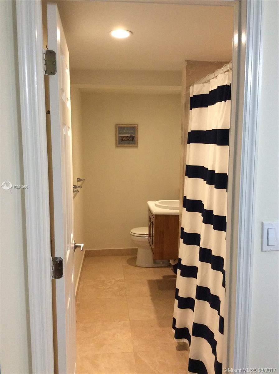 THE CARRIAGE CLUB NORTH C - Residential Lease