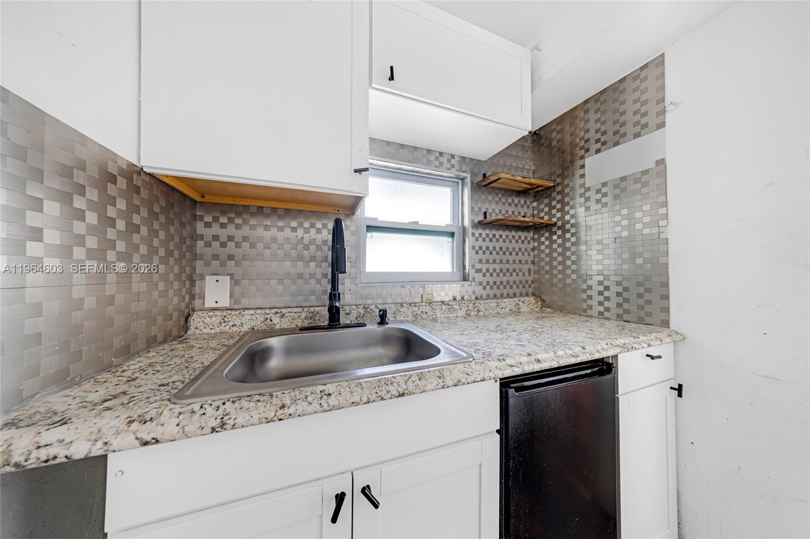 LAWRENCE ESTATE LAND CO - Residential Income