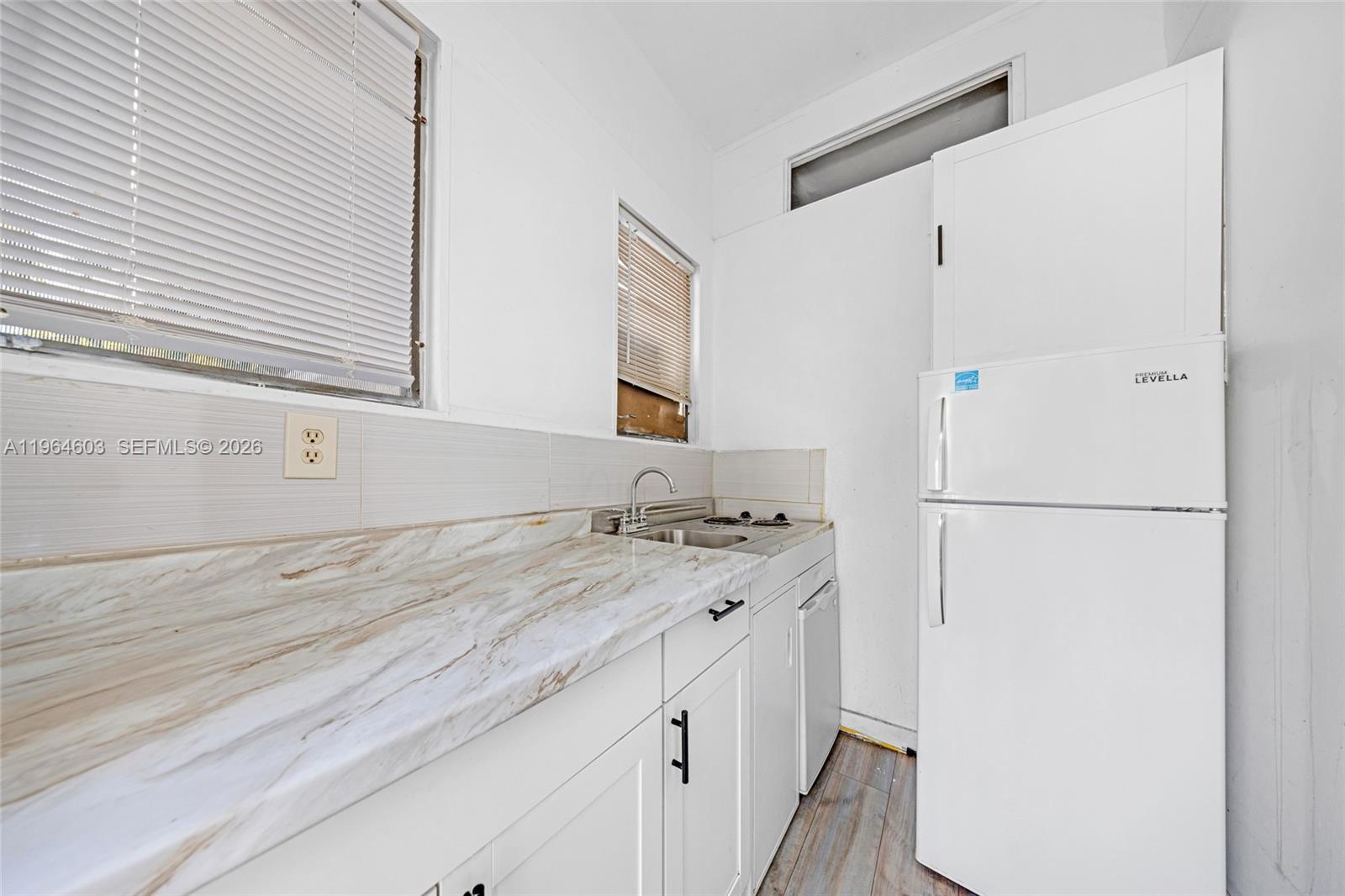 LAWRENCE ESTATE LAND CO - Residential Income