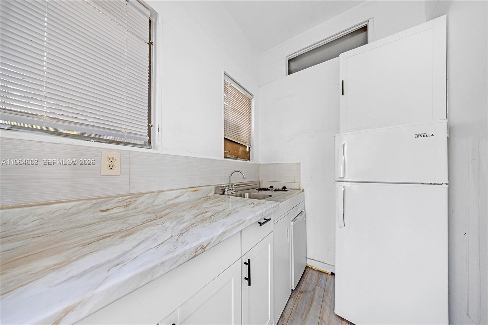 LAWRENCE ESTATE LAND CO - Residential Income