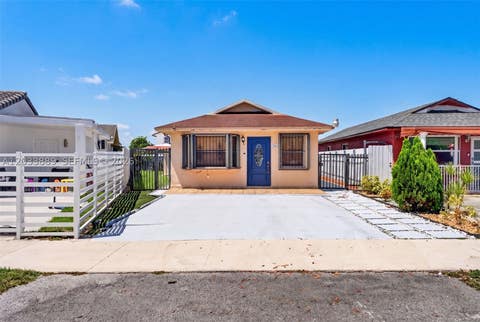 Photo of 983 W 42nd Pl, Hialeah, FL 33012 (MLS # A12033889)
