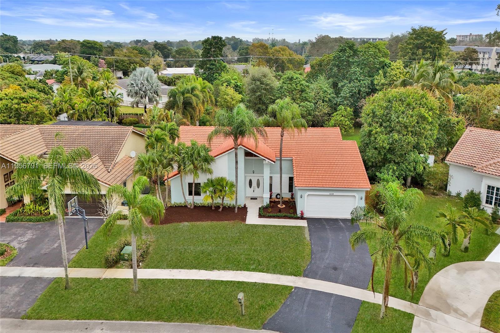 INVERRARY BOULEVARD ESTAT - Residential