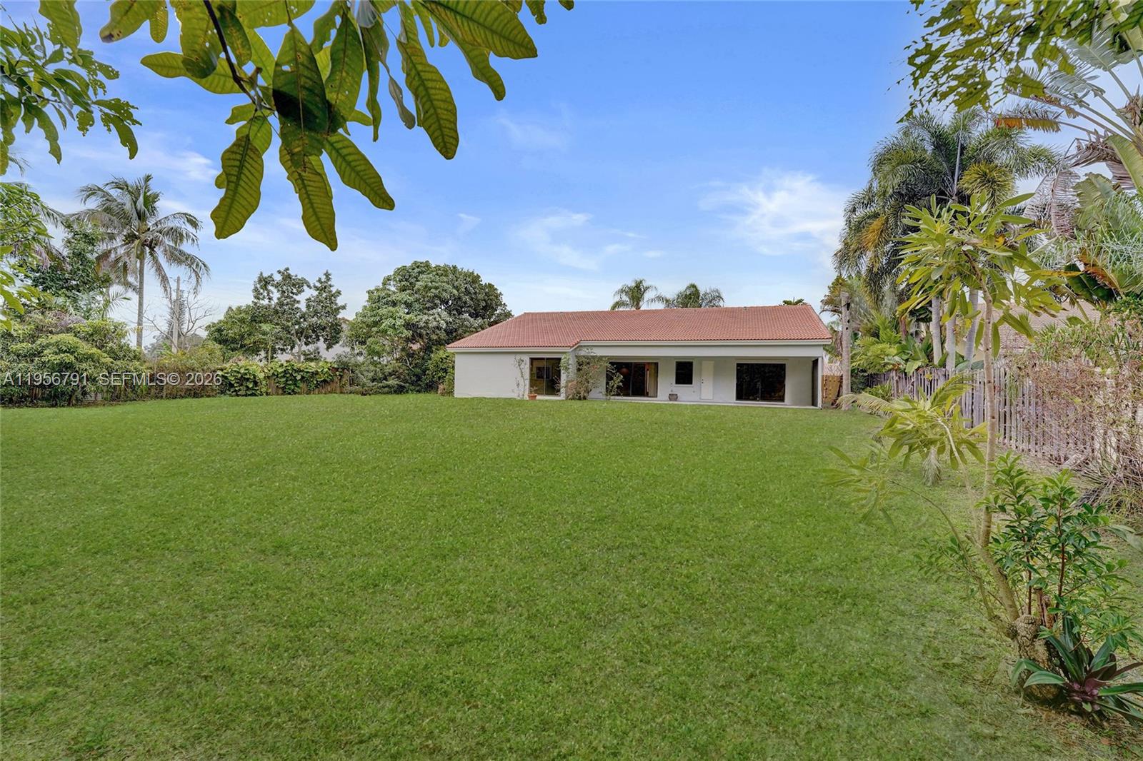 INVERRARY BOULEVARD ESTAT - Residential