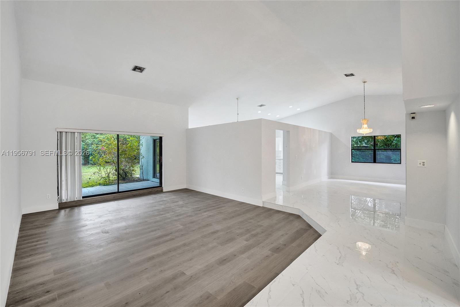 INVERRARY BOULEVARD ESTAT - Residential