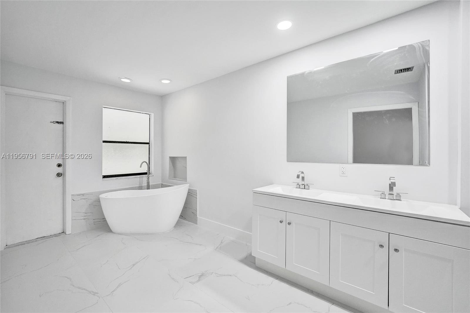 INVERRARY BOULEVARD ESTAT - Residential