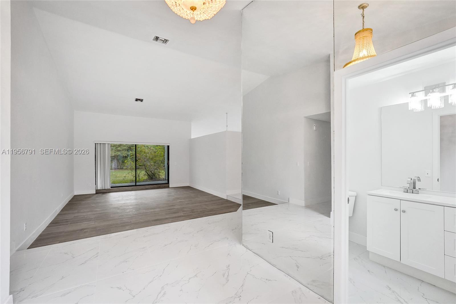 INVERRARY BOULEVARD ESTAT - Residential