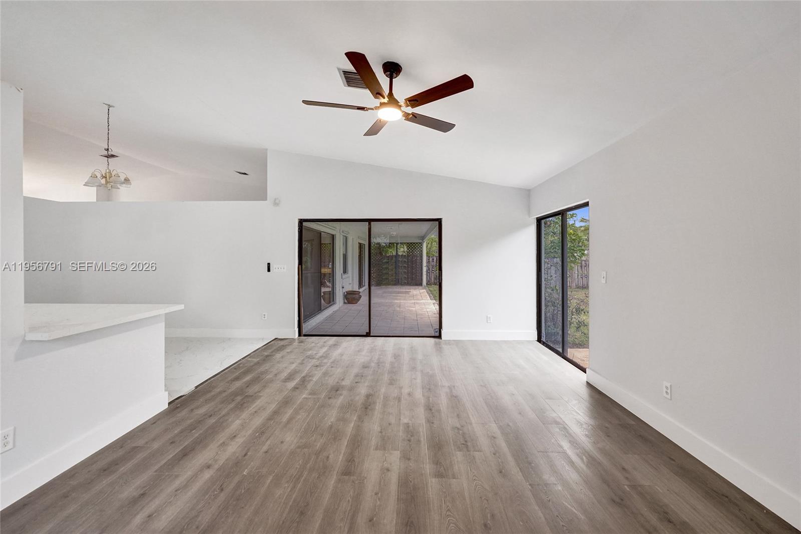 INVERRARY BOULEVARD ESTAT - Residential