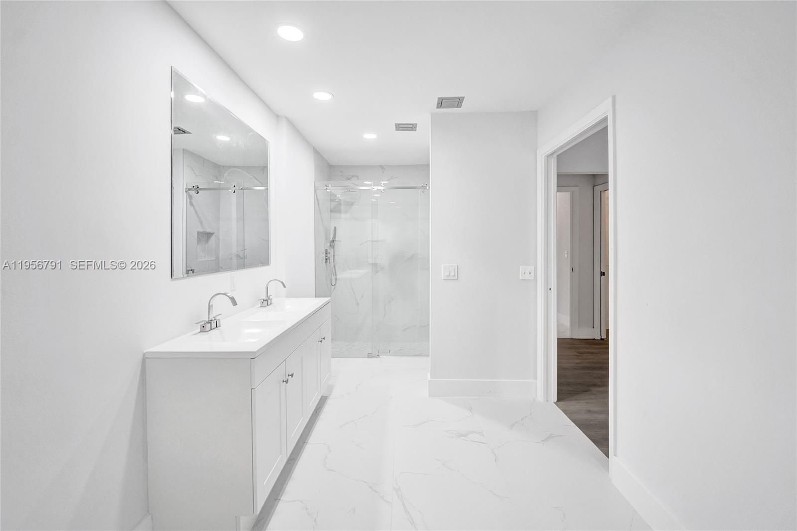 INVERRARY BOULEVARD ESTAT - Residential