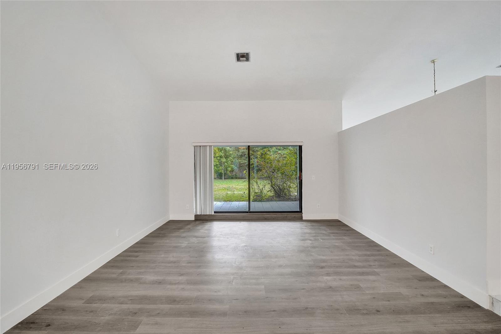 INVERRARY BOULEVARD ESTAT - Residential