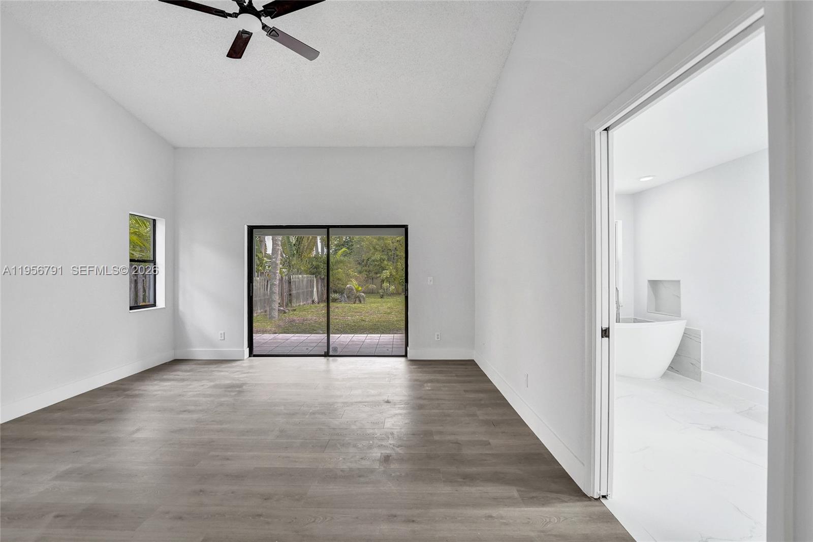 INVERRARY BOULEVARD ESTAT - Residential