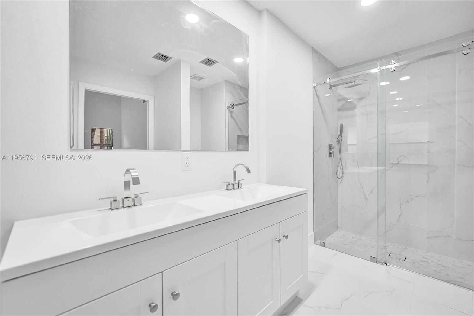 INVERRARY BOULEVARD ESTAT - Residential