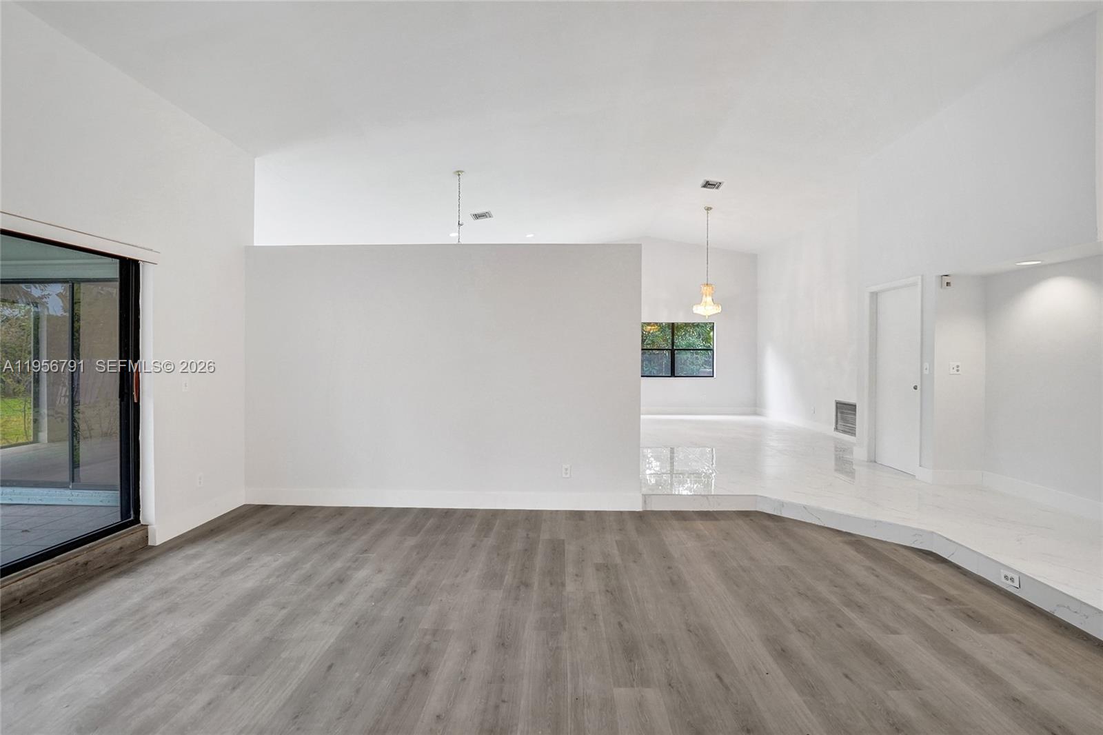 INVERRARY BOULEVARD ESTAT - Residential