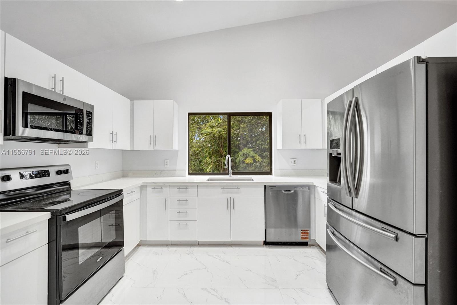 INVERRARY BOULEVARD ESTAT - Residential