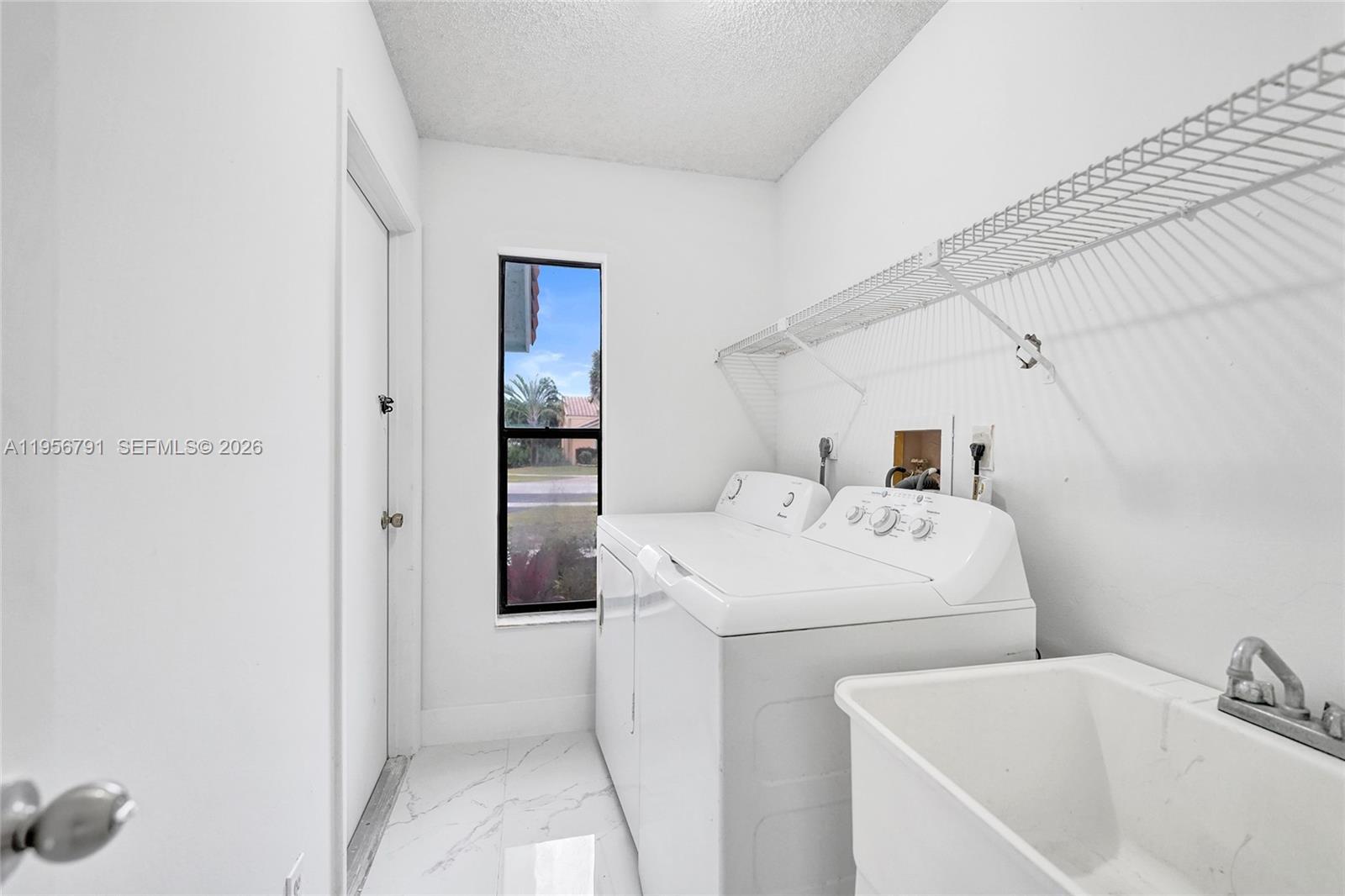 INVERRARY BOULEVARD ESTAT - Residential