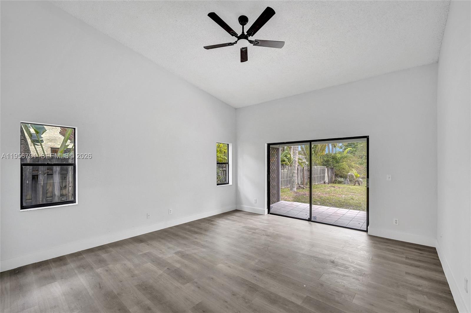 INVERRARY BOULEVARD ESTAT - Residential