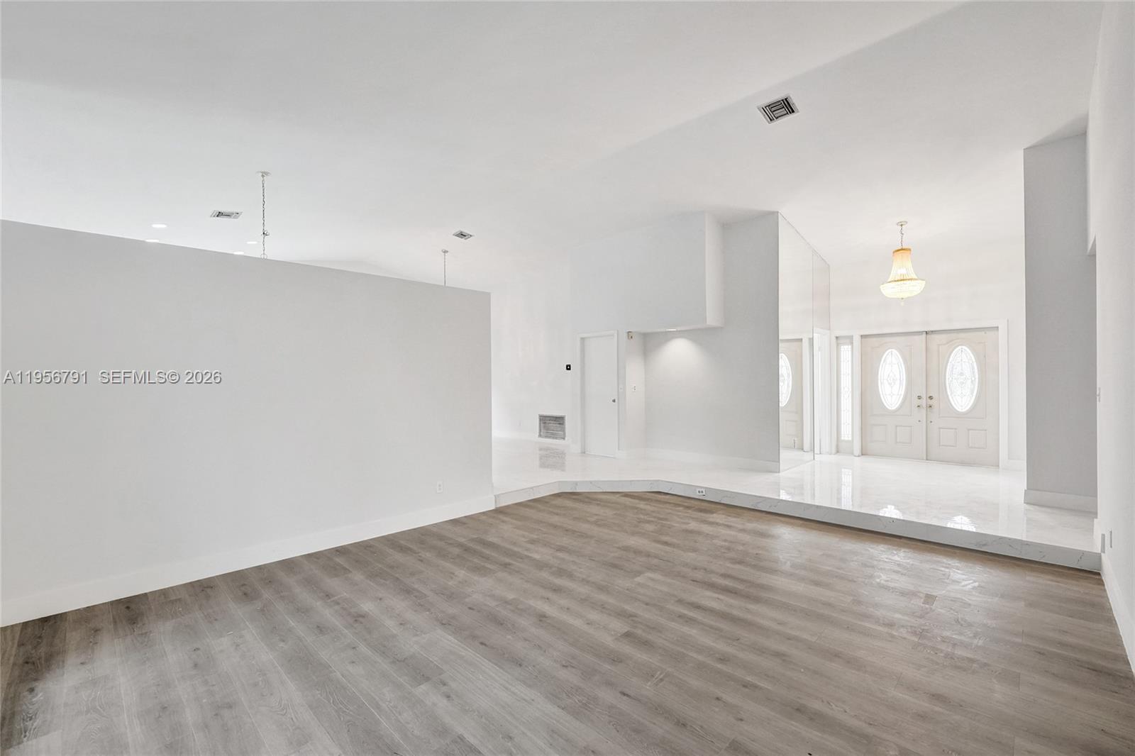 INVERRARY BOULEVARD ESTAT - Residential