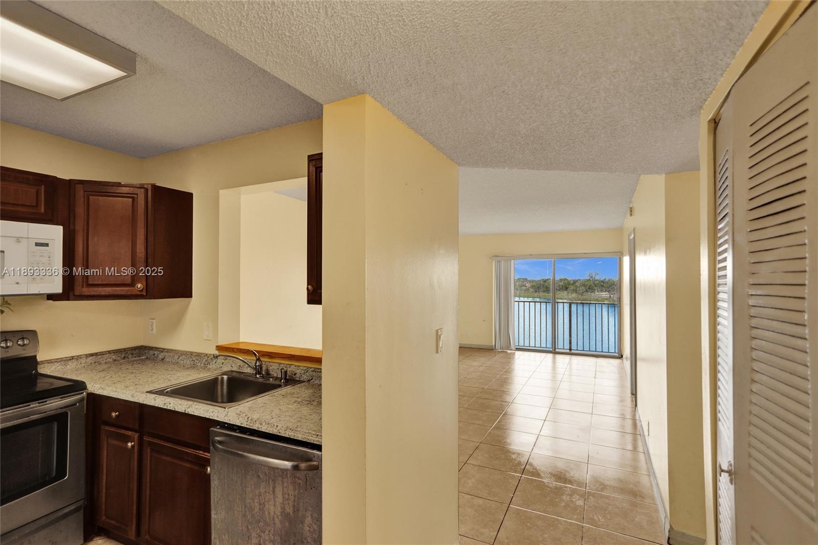 LAKESHORE AT UNIVERSITY P - Residential Lease