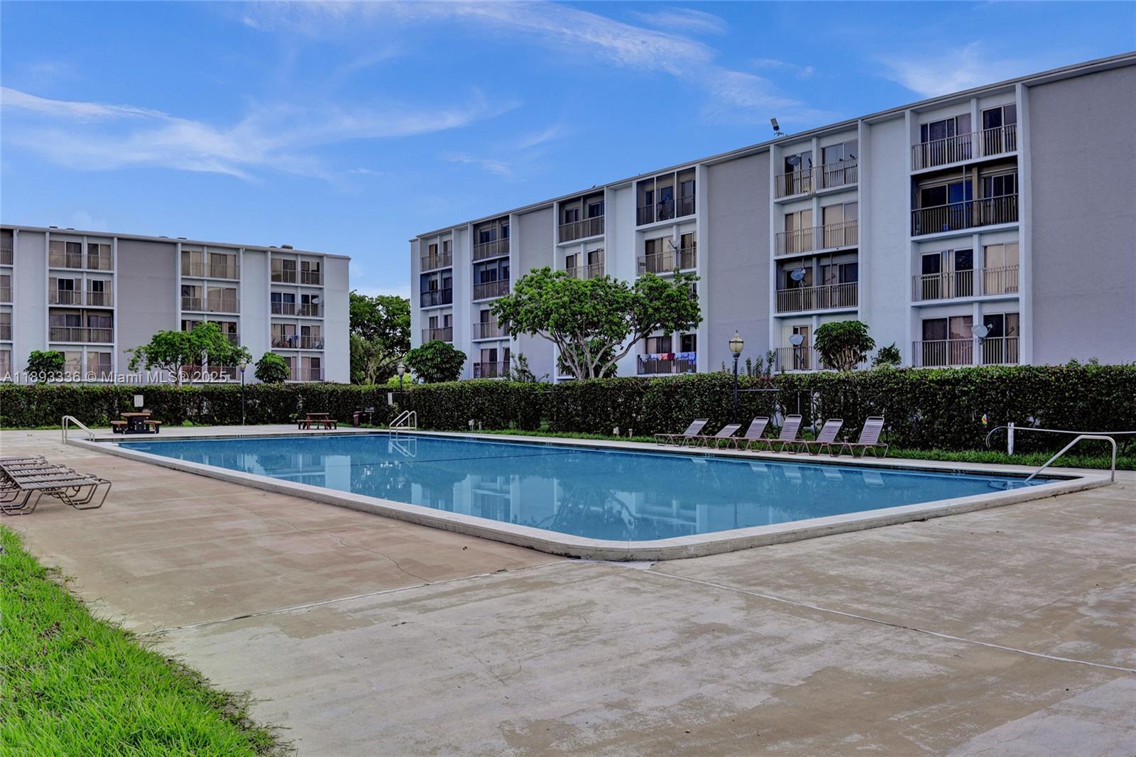 LAKESHORE AT UNIVERSITY P - Residential Lease