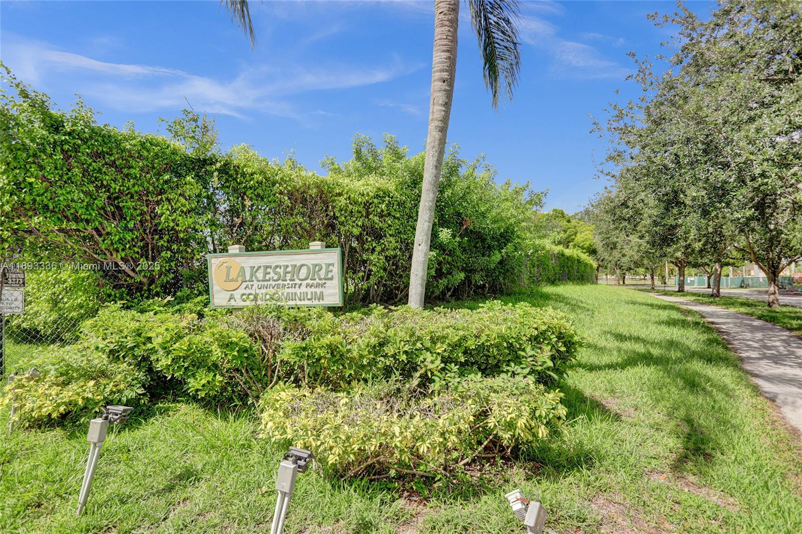LAKESHORE AT UNIVERSITY P - Residential Lease