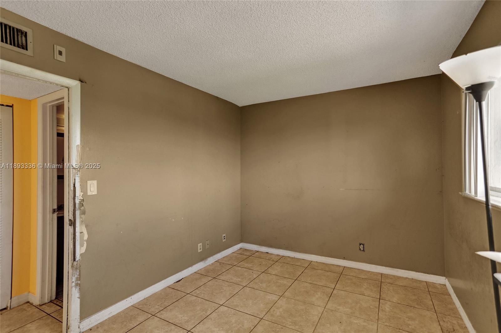 LAKESHORE AT UNIVERSITY P - Residential Lease