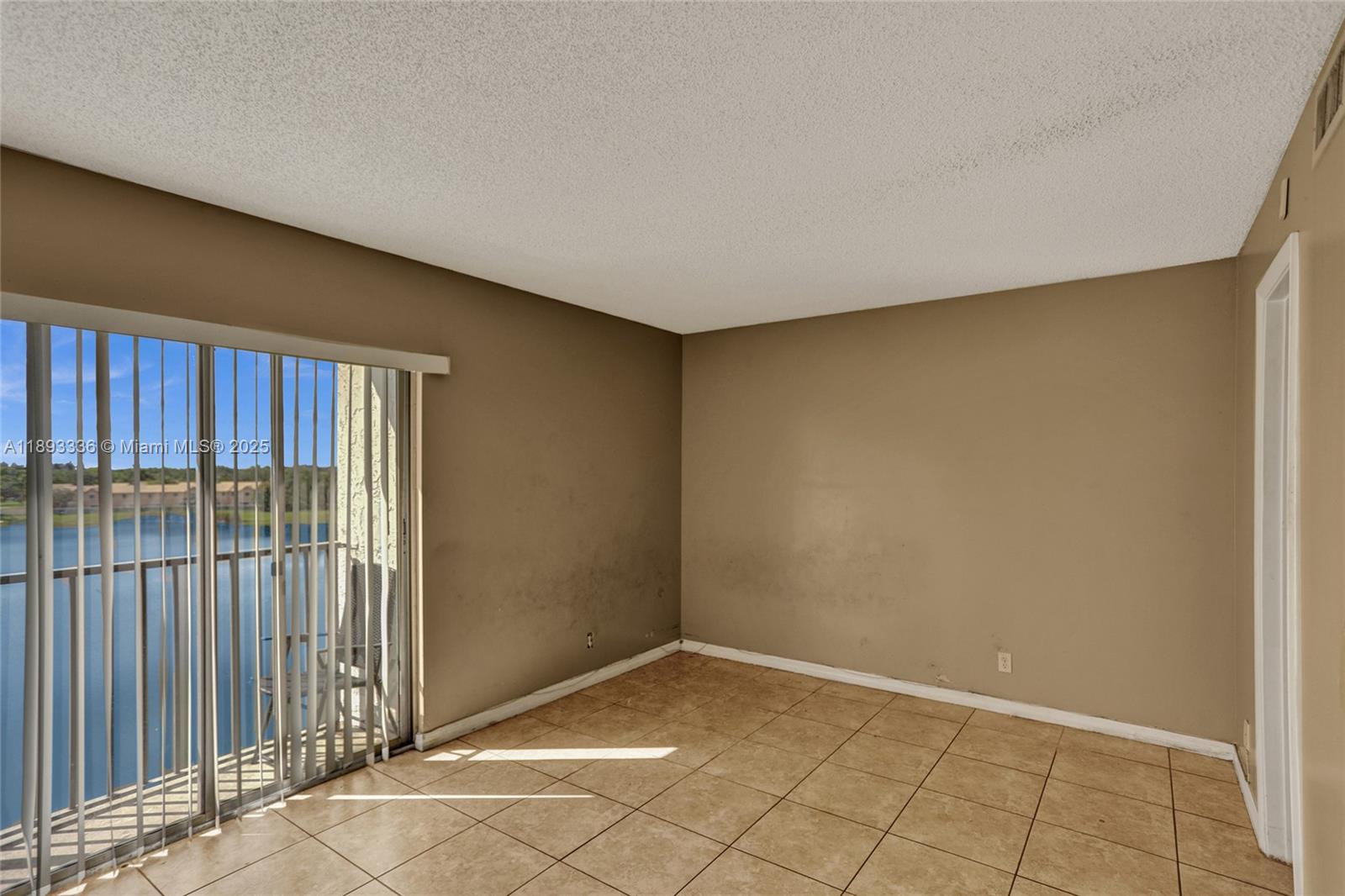 LAKESHORE AT UNIVERSITY P - Residential Lease