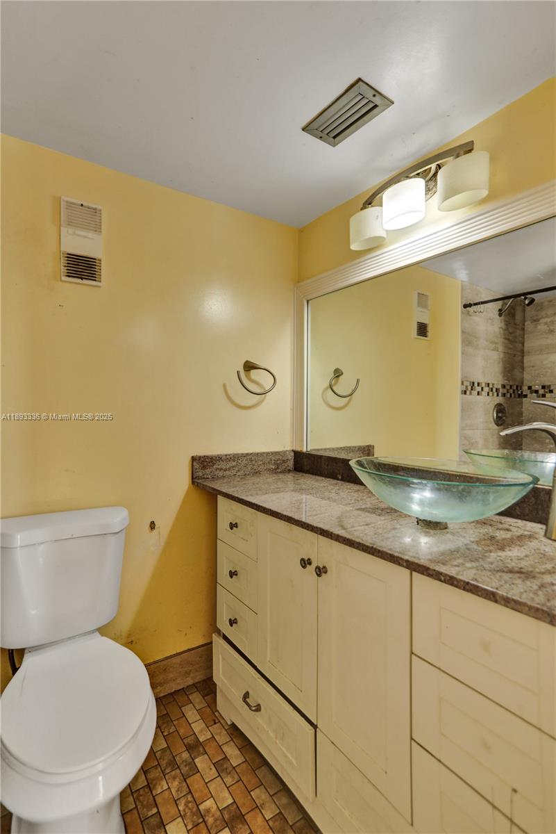LAKESHORE AT UNIVERSITY P - Residential Lease
