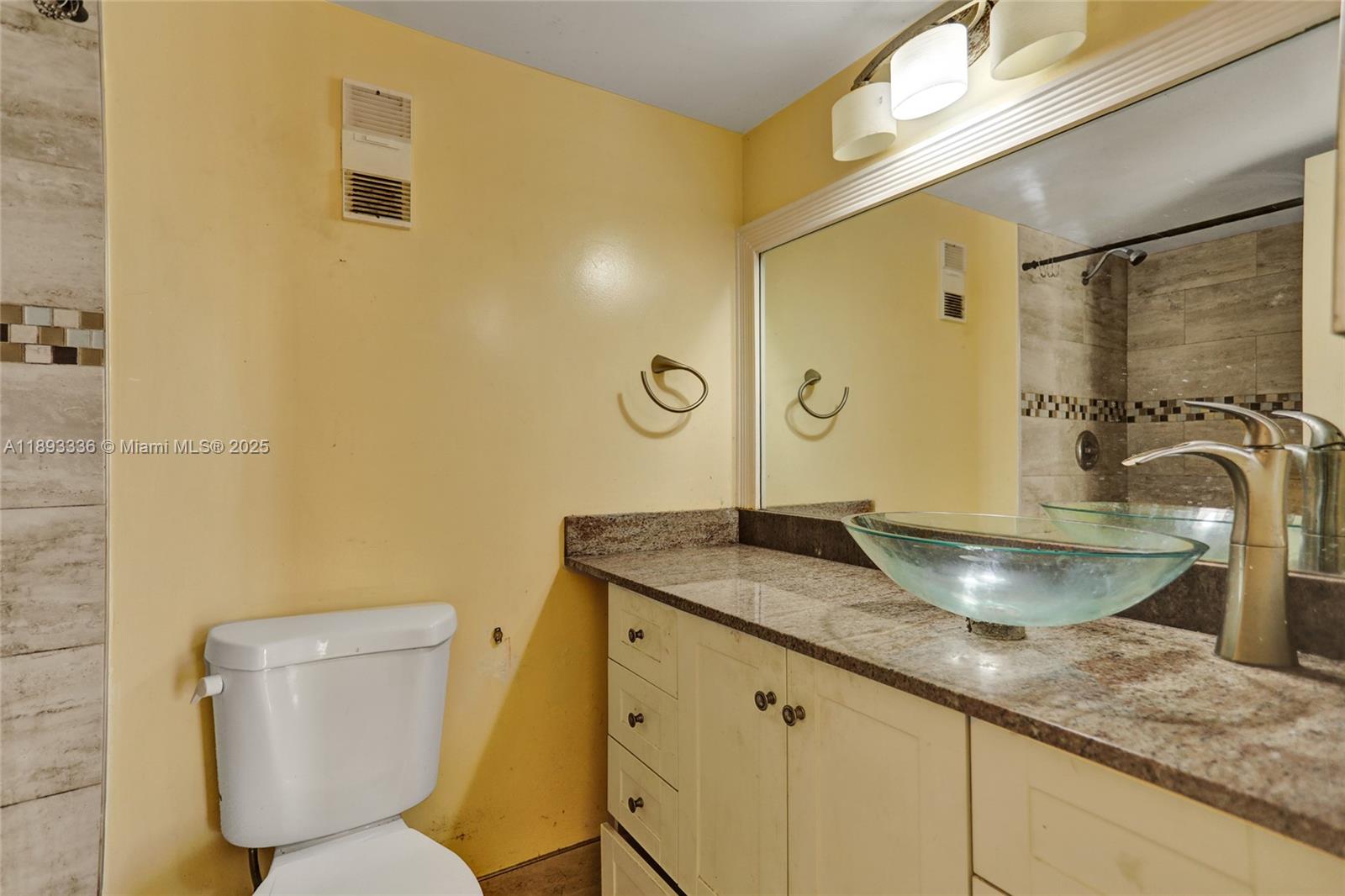 LAKESHORE AT UNIVERSITY P - Residential Lease