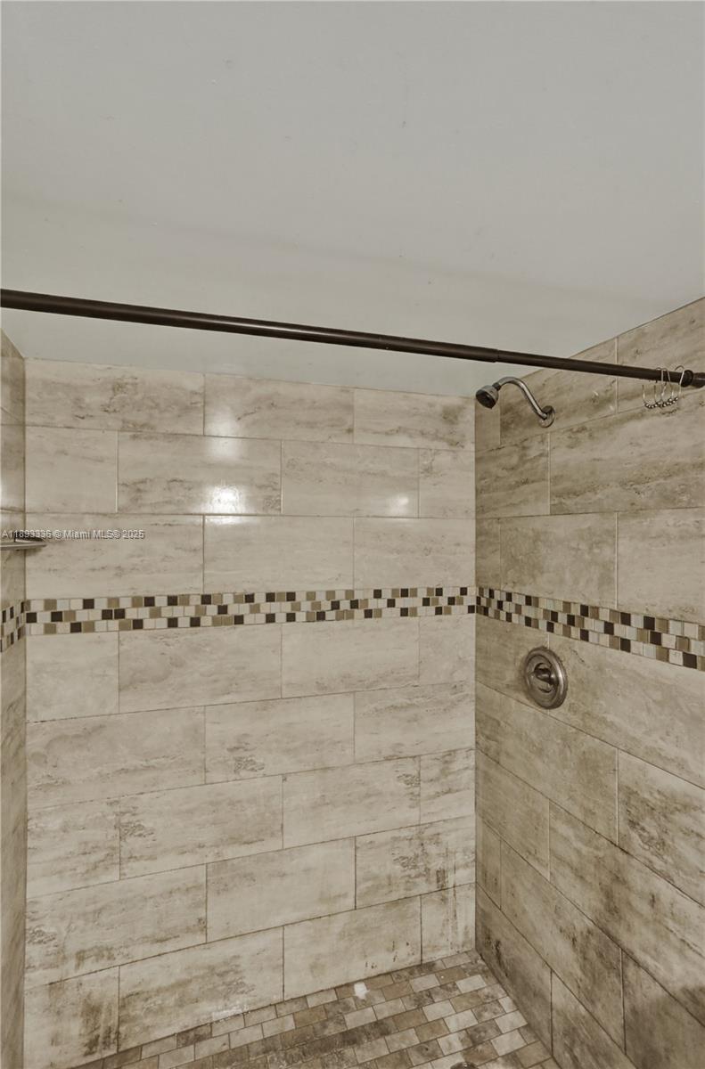 LAKESHORE AT UNIVERSITY P - Residential Lease