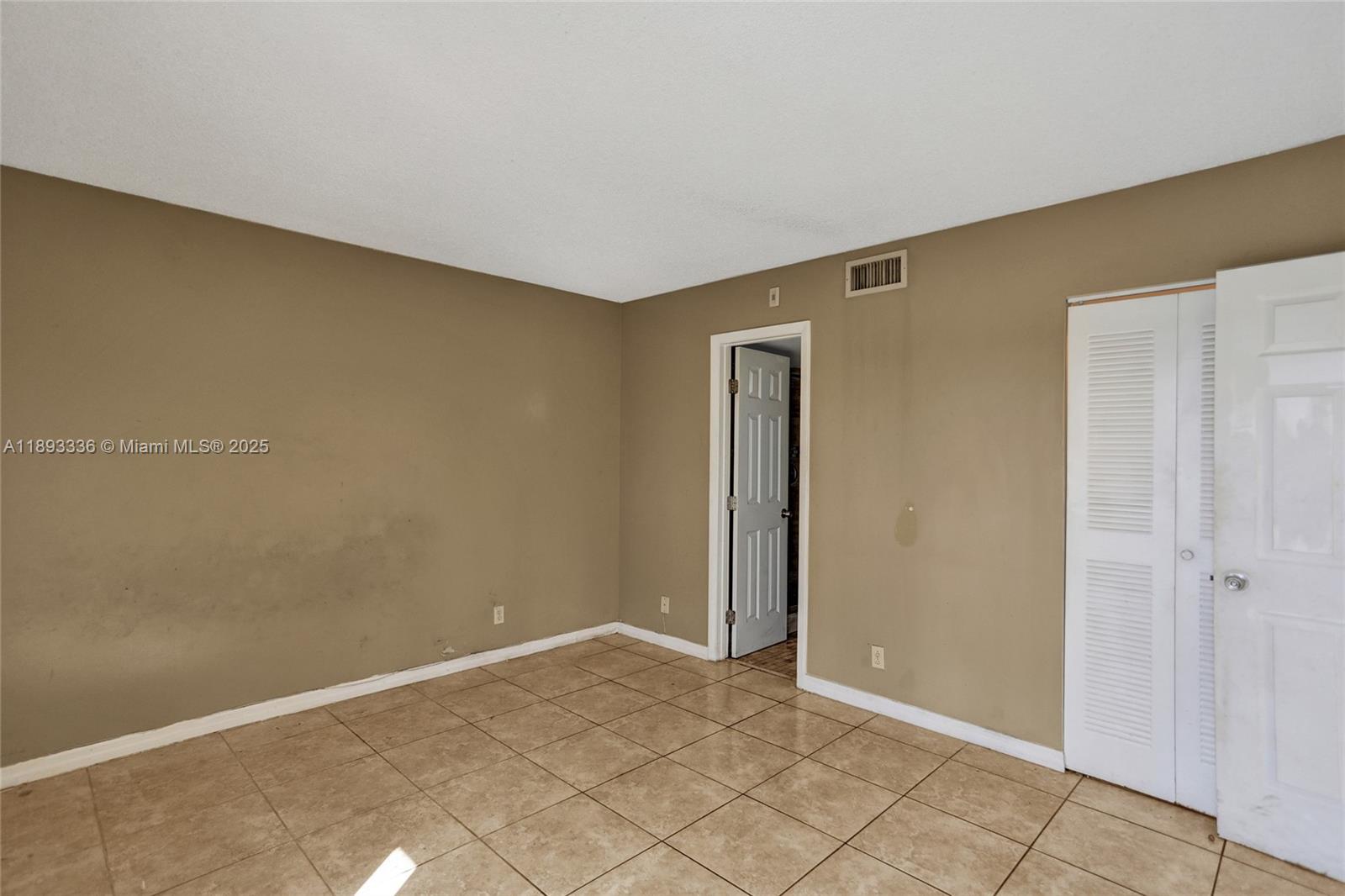 LAKESHORE AT UNIVERSITY P - Residential Lease