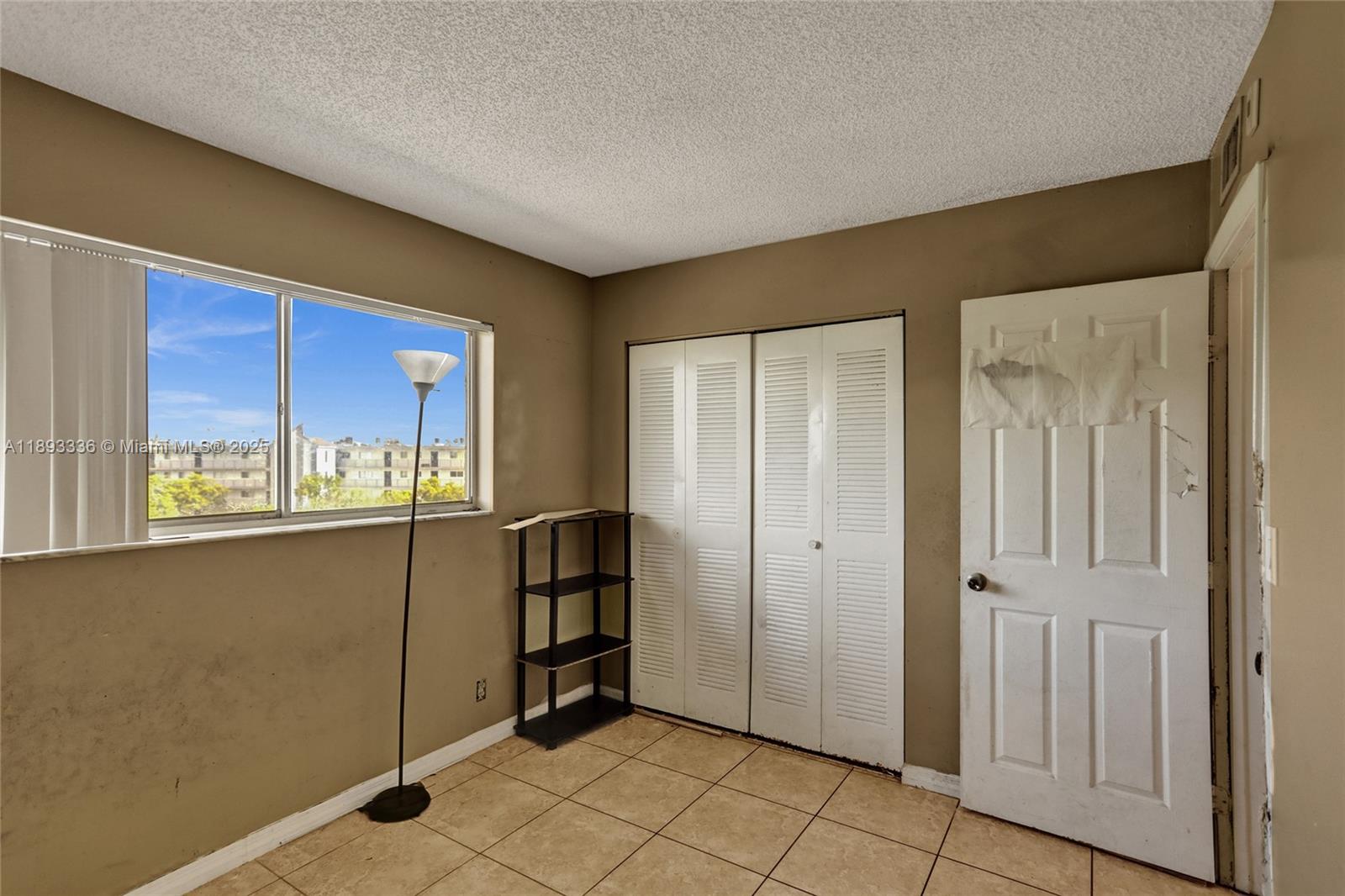 LAKESHORE AT UNIVERSITY P - Residential Lease