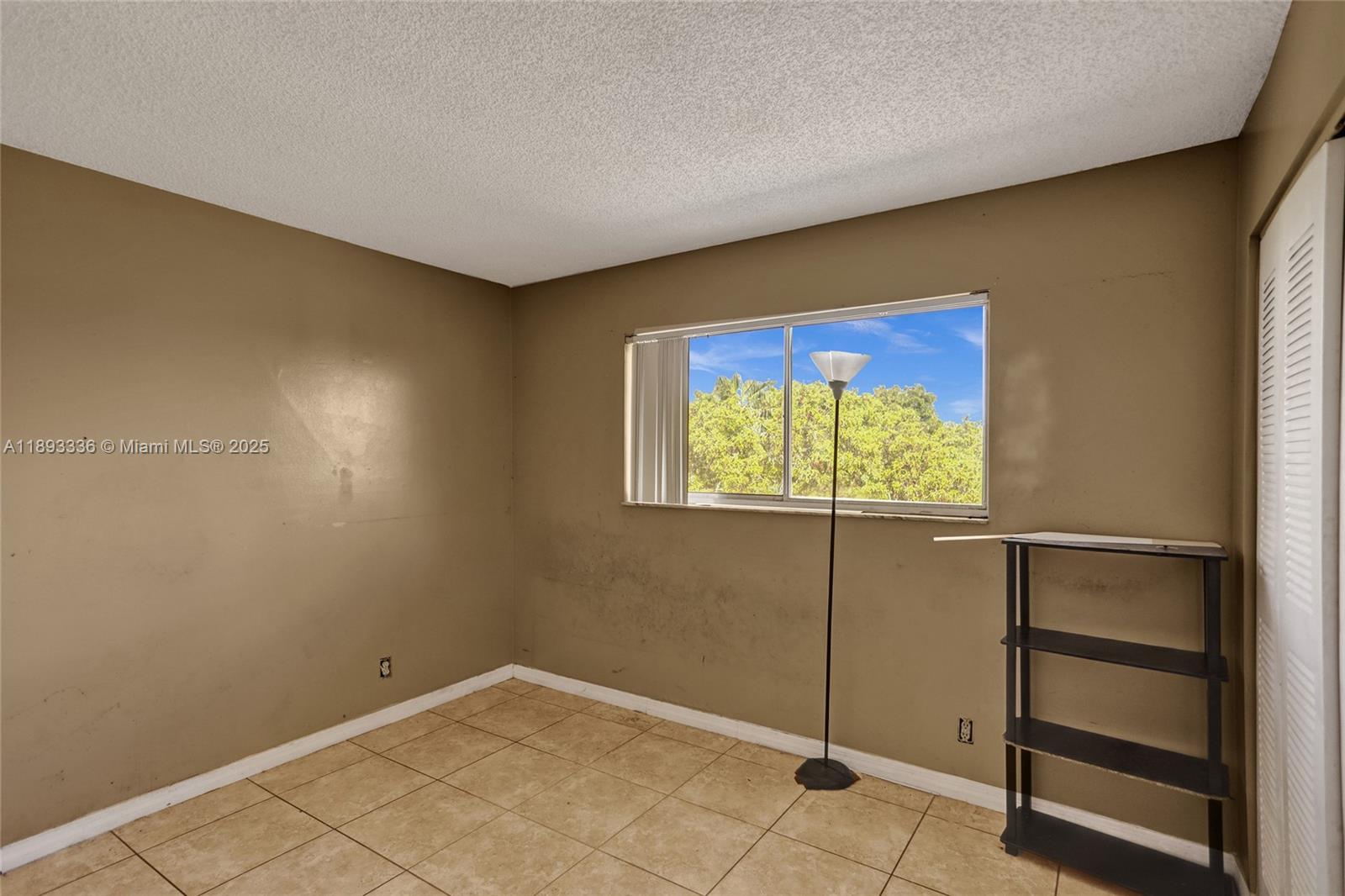 LAKESHORE AT UNIVERSITY P - Residential Lease