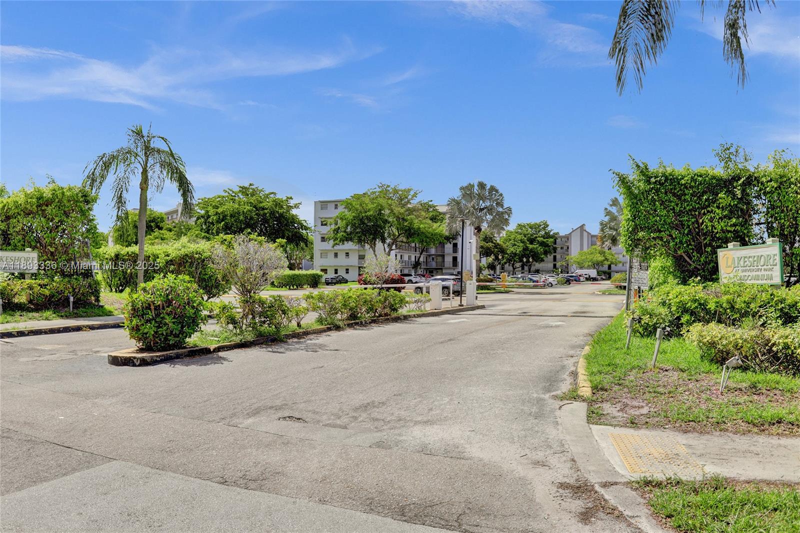 LAKESHORE AT UNIVERSITY P - Residential Lease