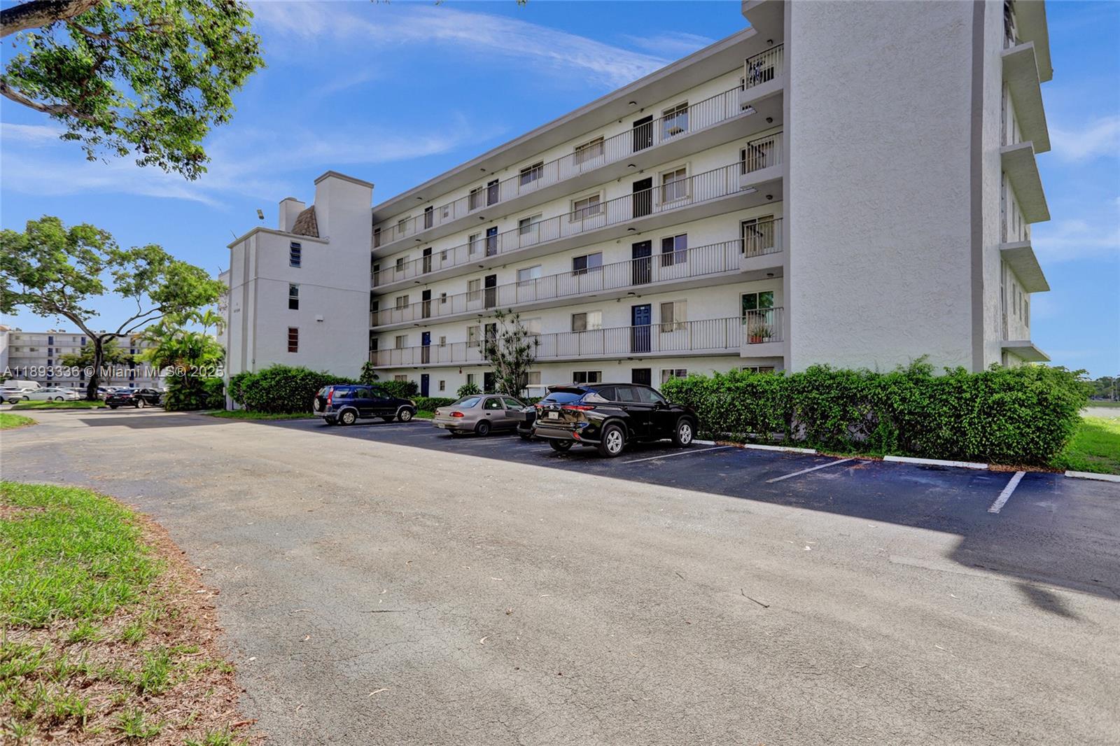 LAKESHORE AT UNIVERSITY P - Residential Lease