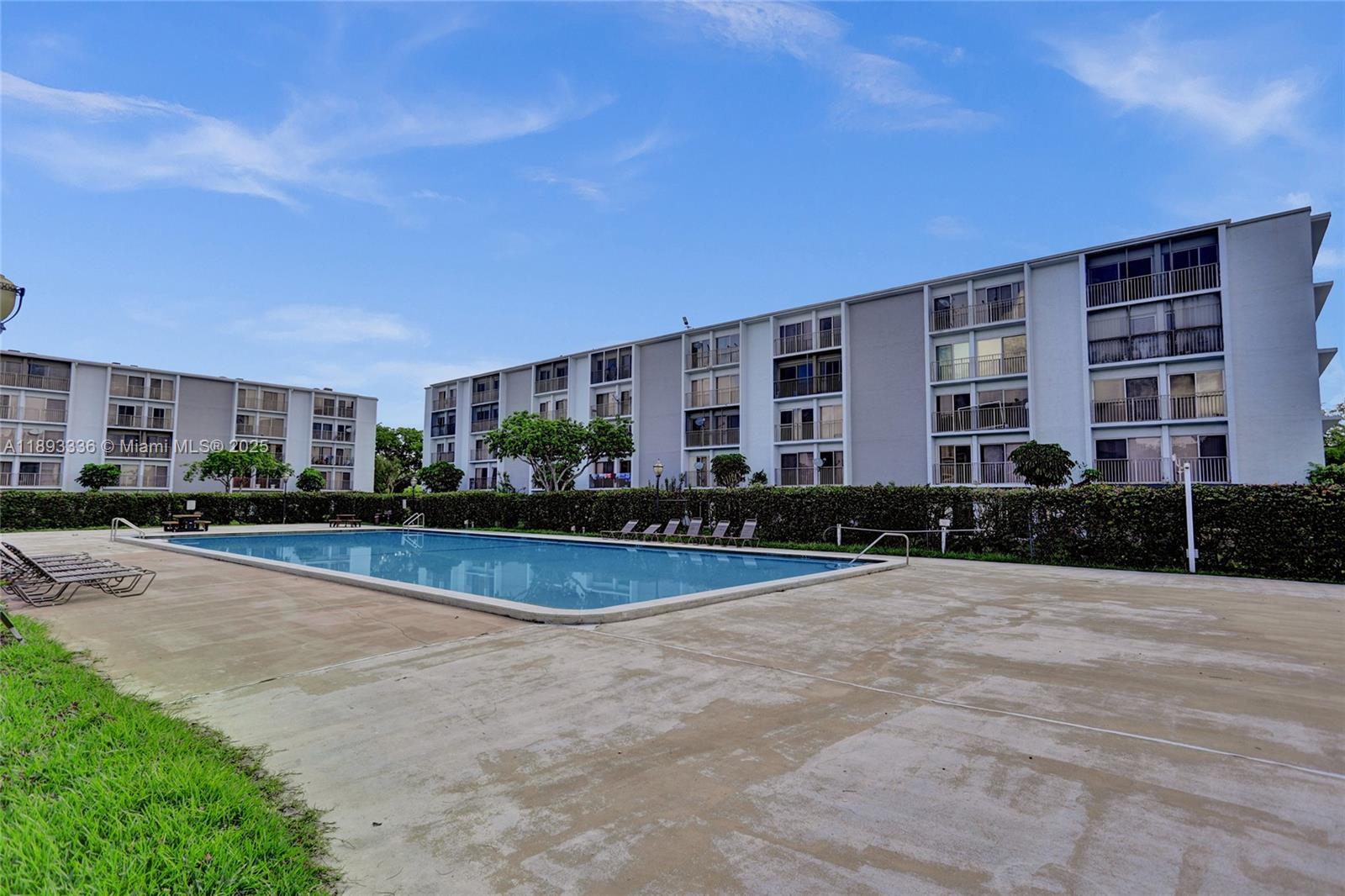 LAKESHORE AT UNIVERSITY P - Residential Lease