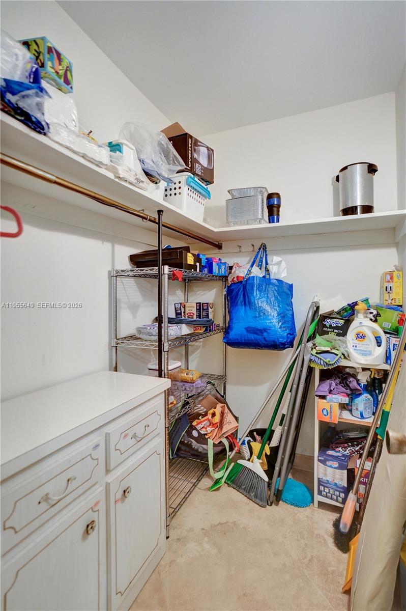 ARLEN HOUSE WEST CONDO - Residential