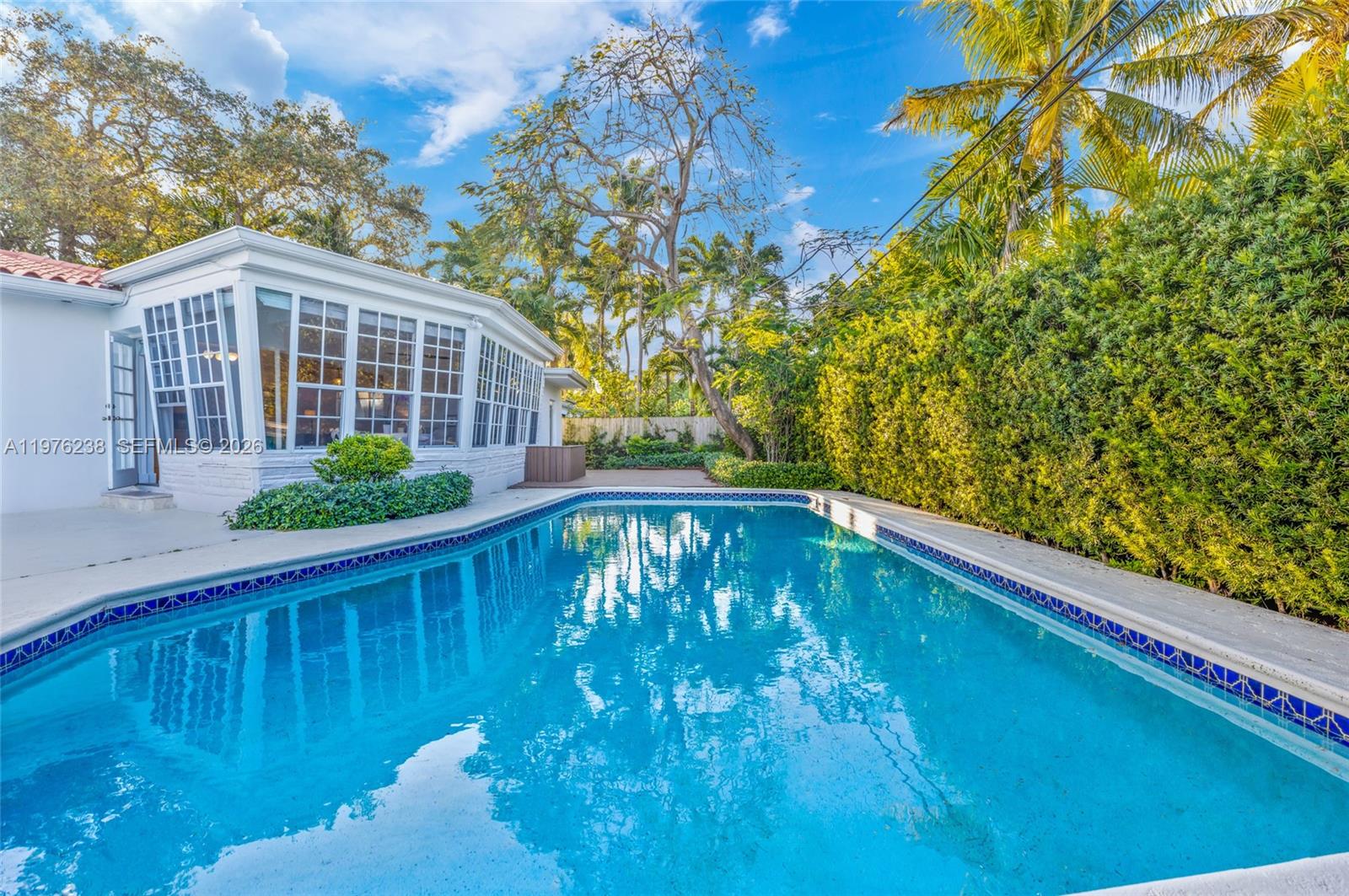 PARK PLAZA - Residential Lease