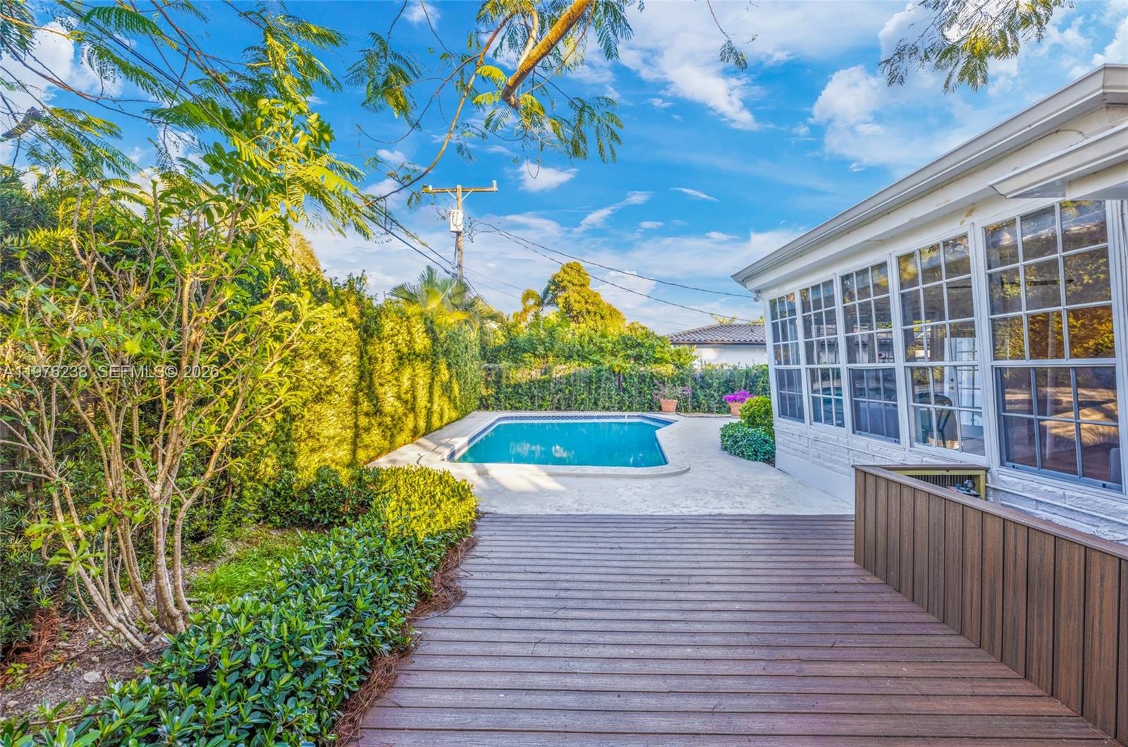 PARK PLAZA - Residential Lease