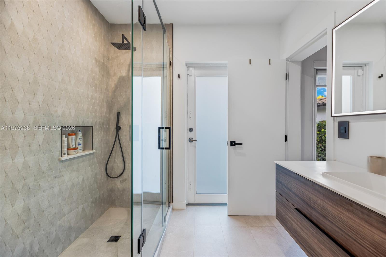 PARK PLAZA - Residential Lease